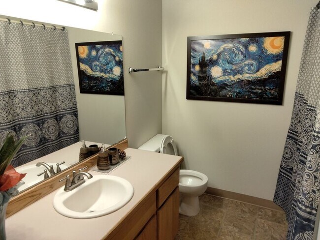 Building Photo - 7548 SE Hacienda St