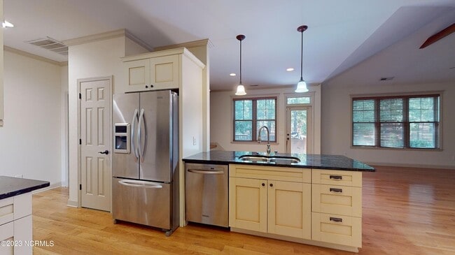 Building Photo - 45 Old Hunt Rd