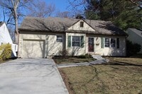 Building Photo - 2 Bedroom 1 Bath Home in Roeland Park