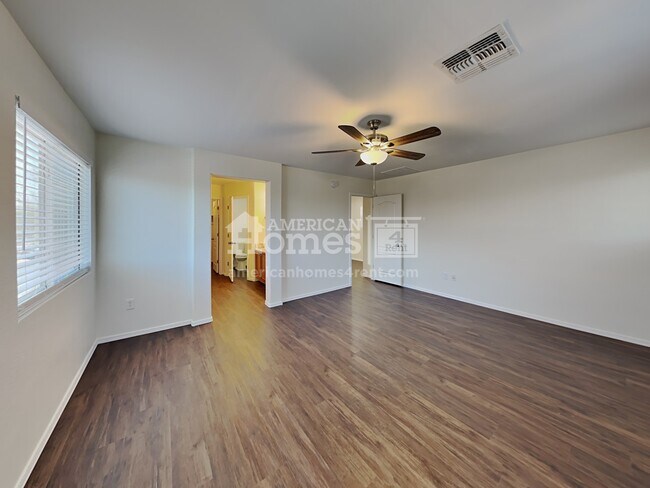 Building Photo - 668 W Paseo Celestial