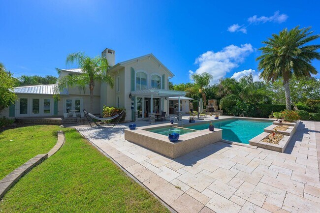 Building Photo - 1130 John Anderson Dr