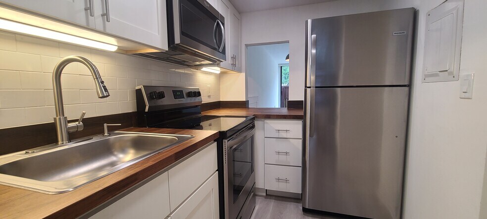 Building Photo - 601 SW 75th St