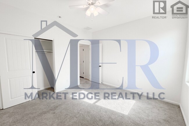 Building Photo - 3Bed/3Bath House in Buckeye! Ready for Immediate Move-In! -- Fenced-In Yard!!