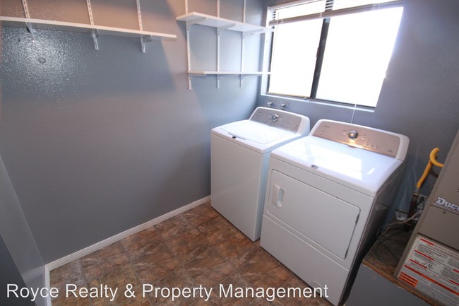 Building Photo - 3 br, 2.5 bath House - 7988 Playmor Terrace