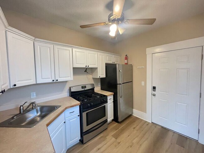 Building Photo - 46 Glass St