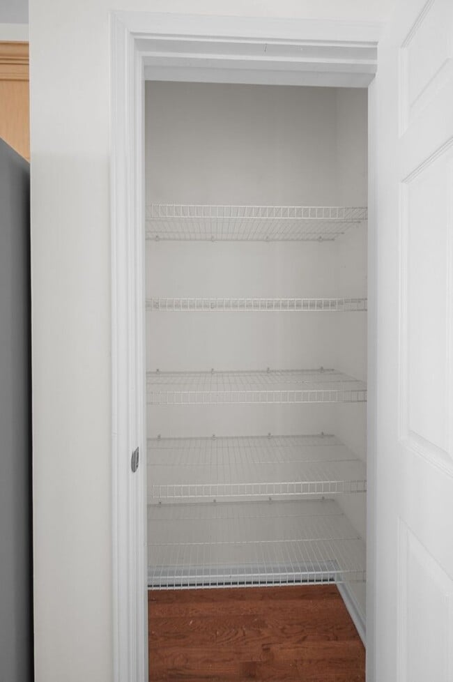 Building Photo - Awesome 2BE/2.5BA duplex Incredible location near Vanderbilt University!