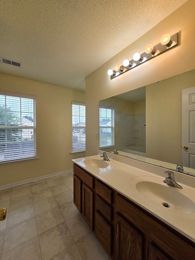 Building Photo - 1601 Ruger Dr