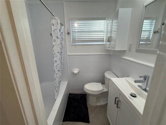 Building Photo - 15573 Bedford Cir E