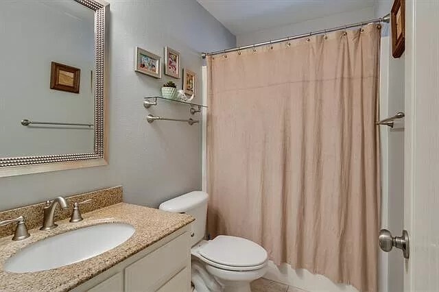 Building Photo - 1400 Lyra Ln