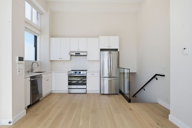 Building Photo - 1498 9th Ave