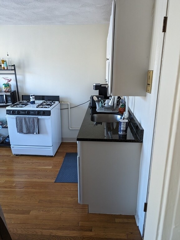 Building Photo - 390 Fellsway W