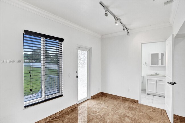 Building Photo - 5801 SW 20th St