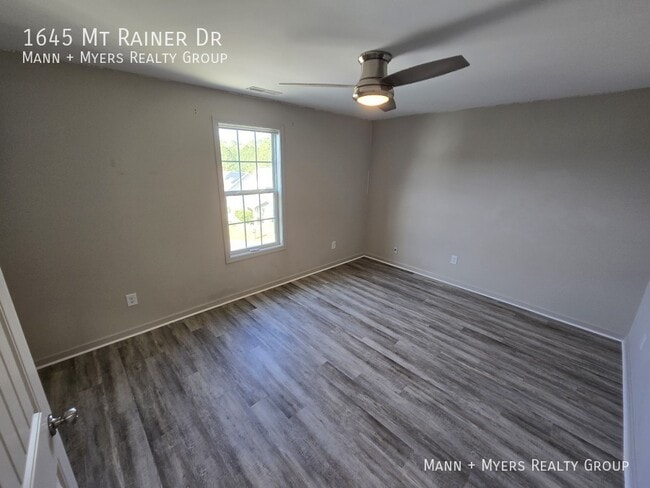 Building Photo - 1645 Mount Rainer Dr