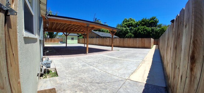 Building Photo - 340 N Santa Rosa Ave