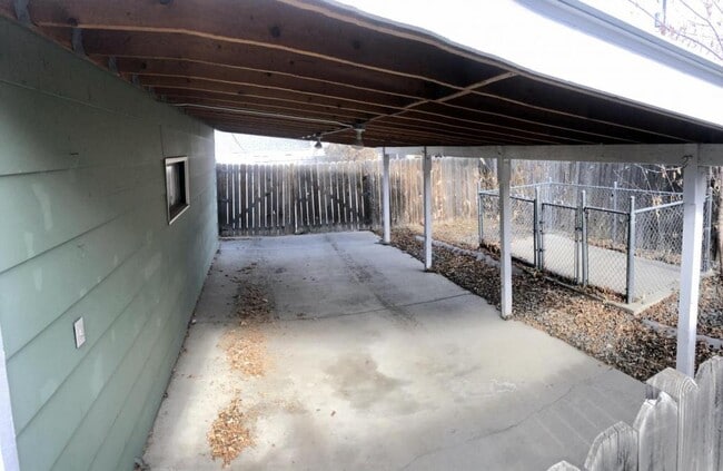 Building Photo - 1208 9th Ave