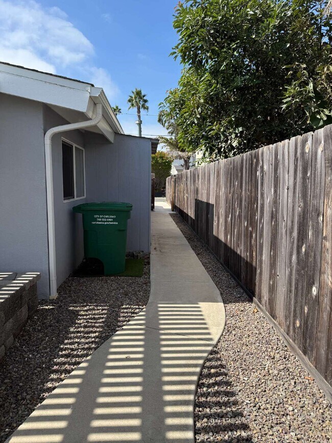 Building Photo - 5360 El Arbol Dr