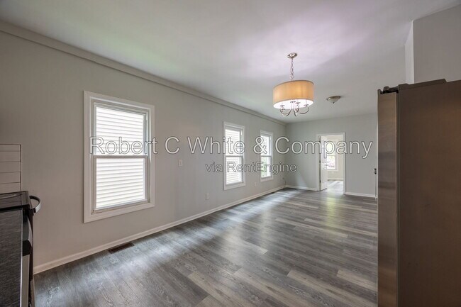 Building Photo - 687 Winchester Ave