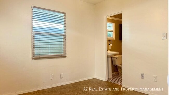 Building Photo - 1505 N 15th Ave