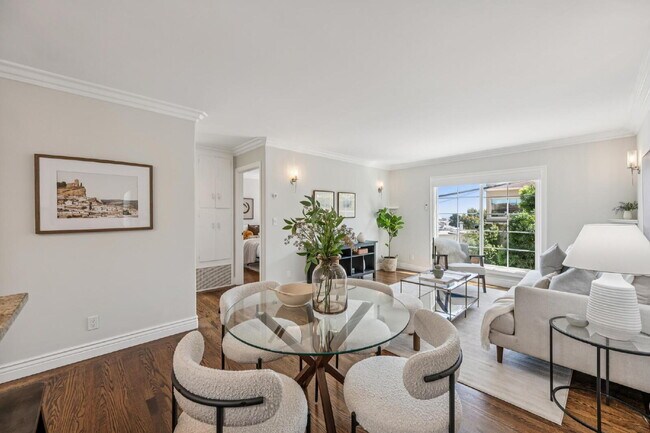 Building Photo - Beautiful 3 Bedroom 2 Bathroom Single Fami...