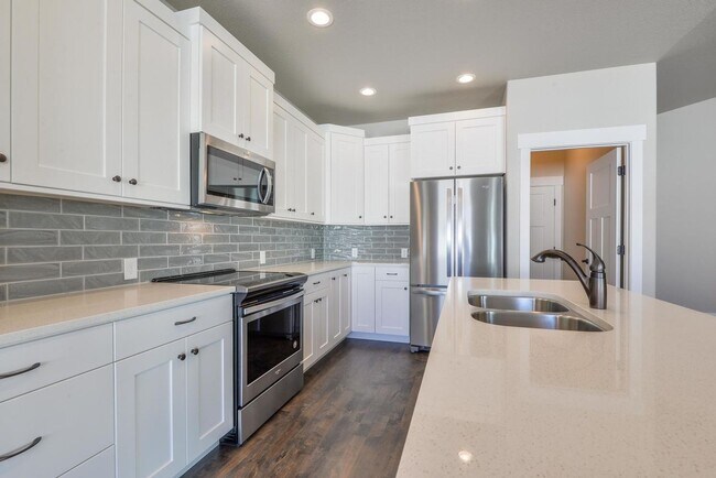 Building Photo - Beautiful 3 Bedroom, 2.5 Bath Ranch in Berthoud!