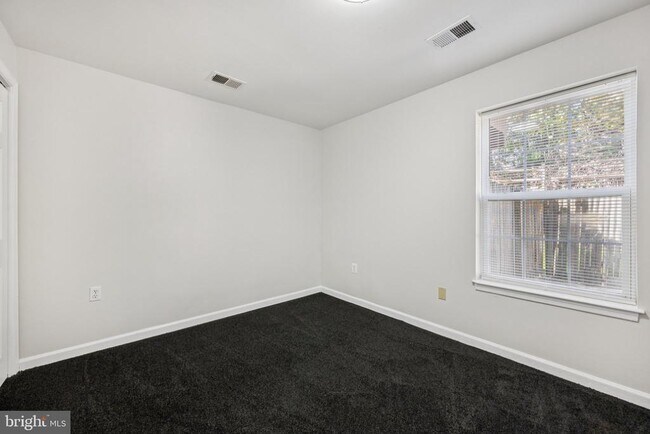 Building Photo - 14910 Cherrywood Dr