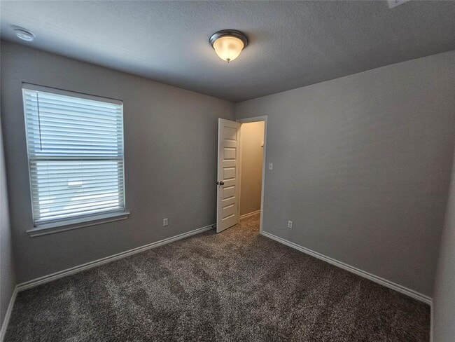 Building Photo - 1721 Artesian Spgs Xing