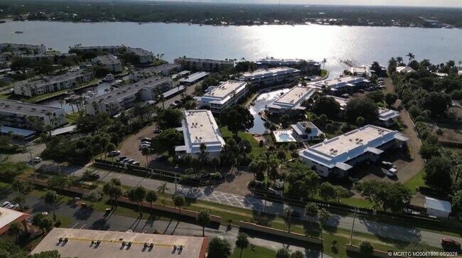 Building Photo - 1909 SW Palm City Rd