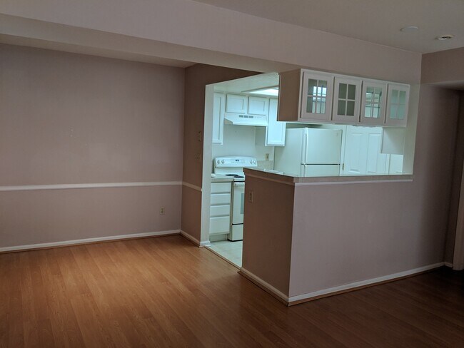 Building Photo - Englewood/DTC Ground Floor 2 Bedroom 2 Bath Condo For Rent - Great Location and Amenities