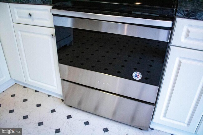 Building Photo - 2095 Pawlet Dr