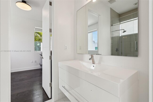 Building Photo - 10445 NW 68th Terrace