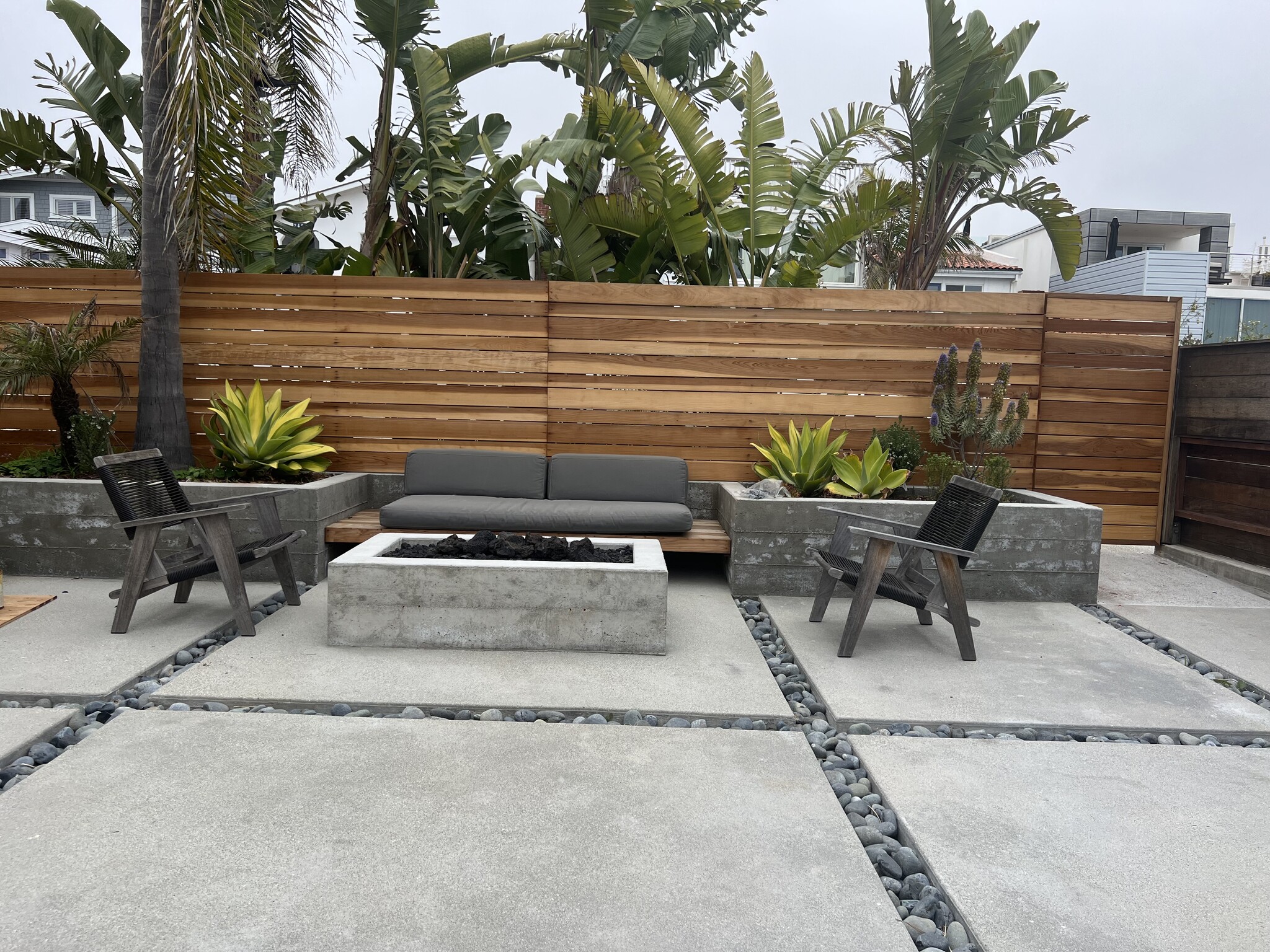 Shared back yard w firepit - 2452 Palm Dr