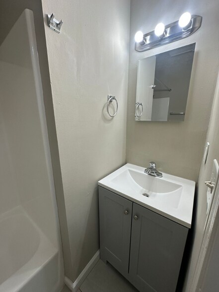 Building Photo - 766 Anderson Ave