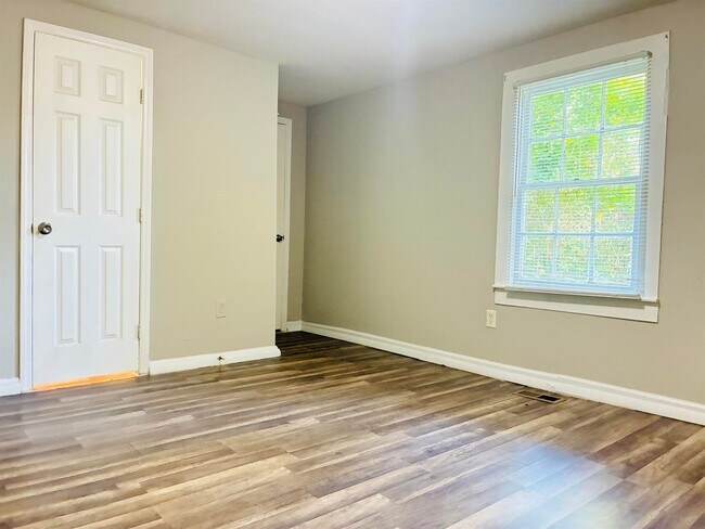Building Photo - 104 Plum Tree Ln