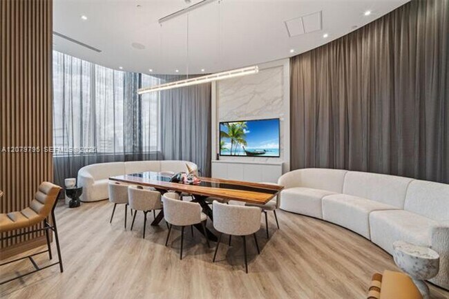 Building Photo - 333 Las Olas Way