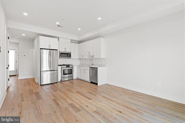 Building Photo - 1130 Penn St NE