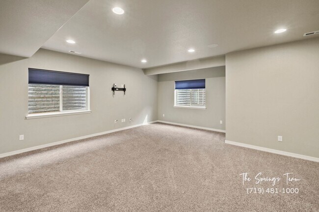 Building Photo - BEAUTIFUL 4BD + BONUS ROOM/3BA/3 CAR GARAG...