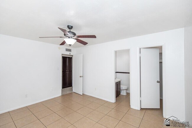 Building Photo - 1931 Paris Ct