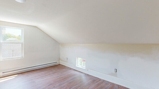 Building Photo - 10 5th Ave