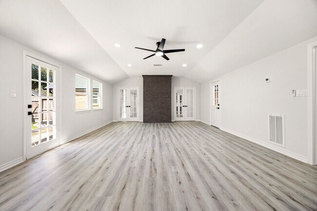 Building Photo - 6527 Rippling Hollow Dr