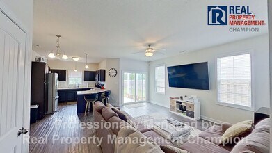 Building Photo - Fabulous Townhome with Open Floorplan