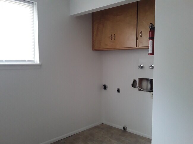 Laundry - 212 Juniper St N