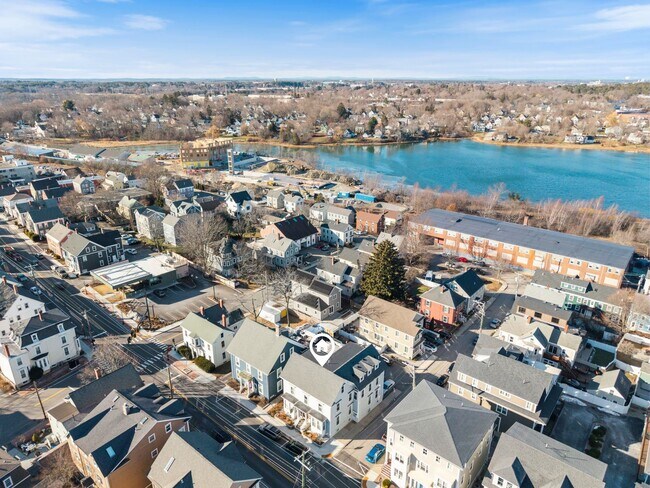 Building Photo - 303 Islington St