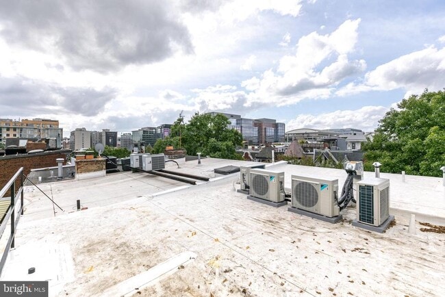 Building Photo - 1133 5th St NW