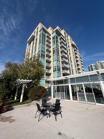 Building Photo - 1640 Maple Ave