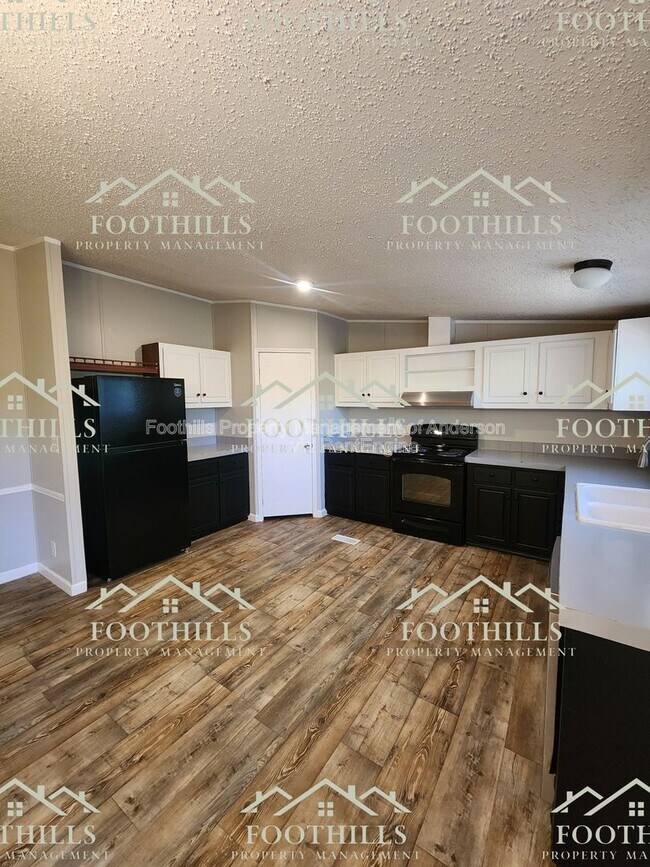 Building Photo - 240 Latham Dr