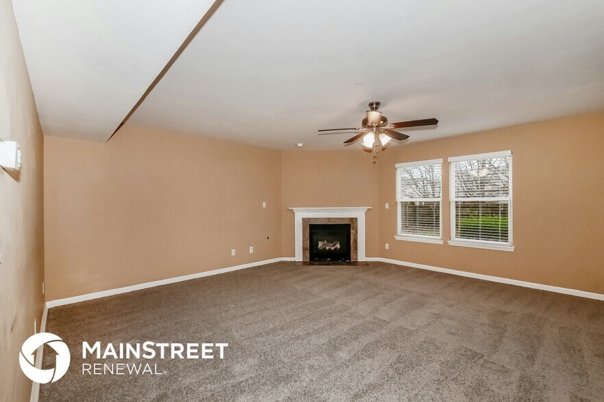 Building Photo - 8144 Wood Hollow Ln