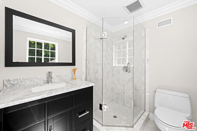 Building Photo - 2563 Hutton Dr