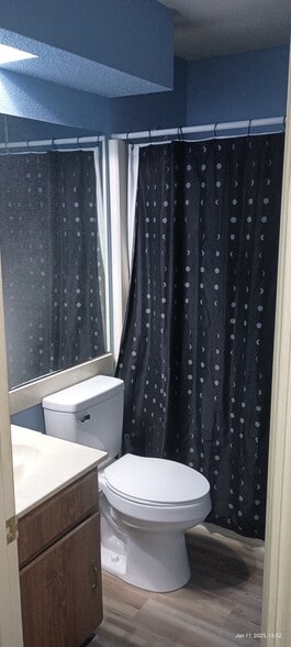 2nd bathroom - 54 Avant Garde Cir