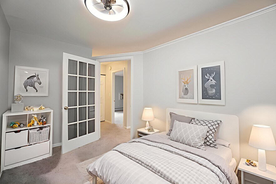 Bedroom 2 / Office - 337 N Carter St