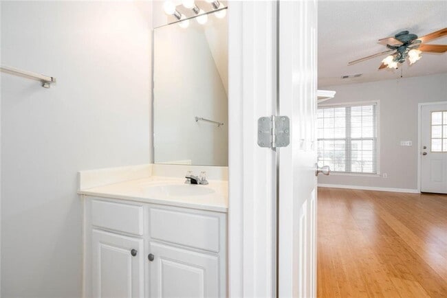 Building Photo - 380 Wittenridge Ct